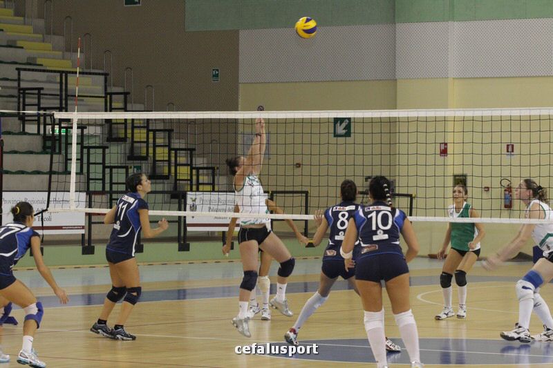 111030 volley 134_tn.jpg